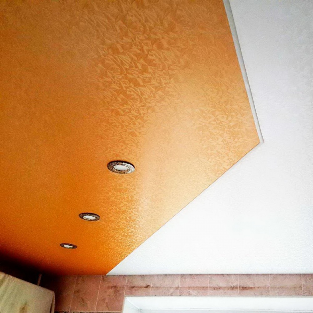 Текстурный натяжной потолок